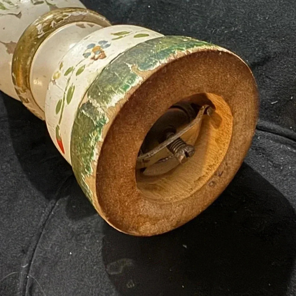 VTG Cottagecore Wood Pepper Grinder Patina Handpainted Country Cottagecore 90’s - Picture 3 of 12